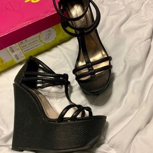 Charlotte Russe black snack print wedges